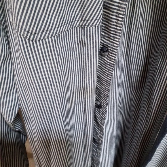 4x Button up - Picture 4 of 5